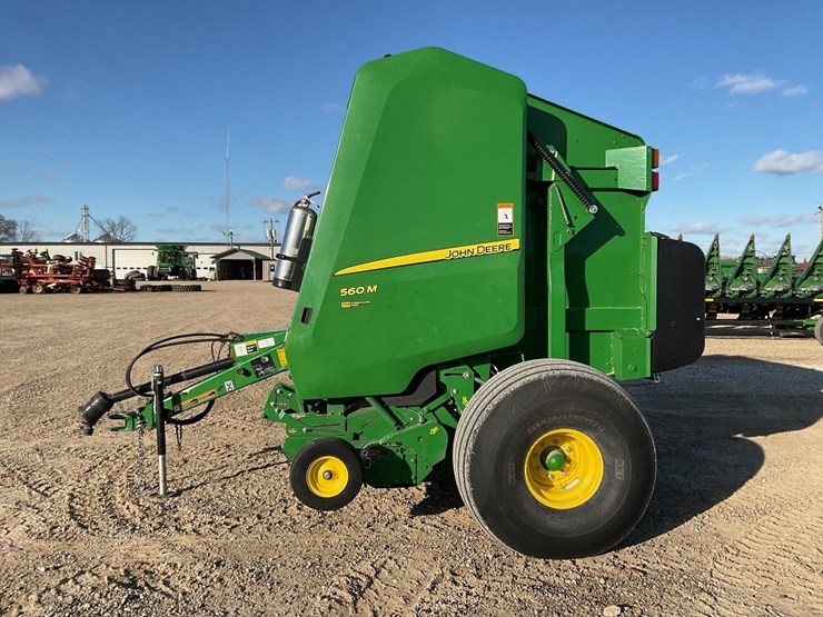 john-deere-560m-image-2