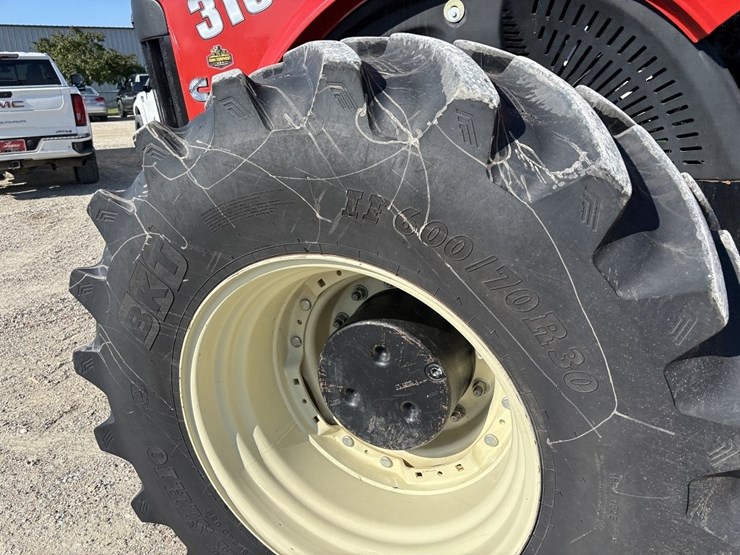 2015-versitle-310-mfwd-tractor-image-29