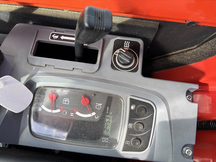 2022-kubota-kx71-3-image-32