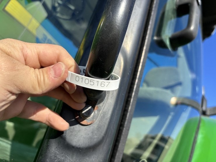 2011-john-deere-2210l-image-44