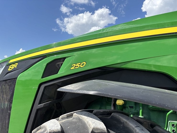 john-deere-8r-250-image-30