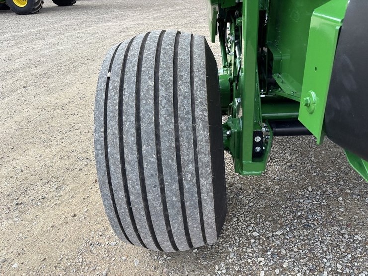 2024-john-deere-561m-image-32