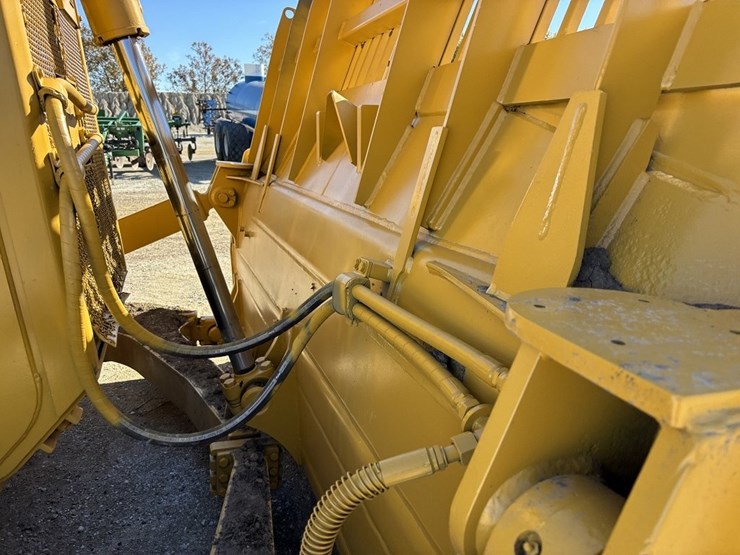 2010-caterpillar-d7e-image-12