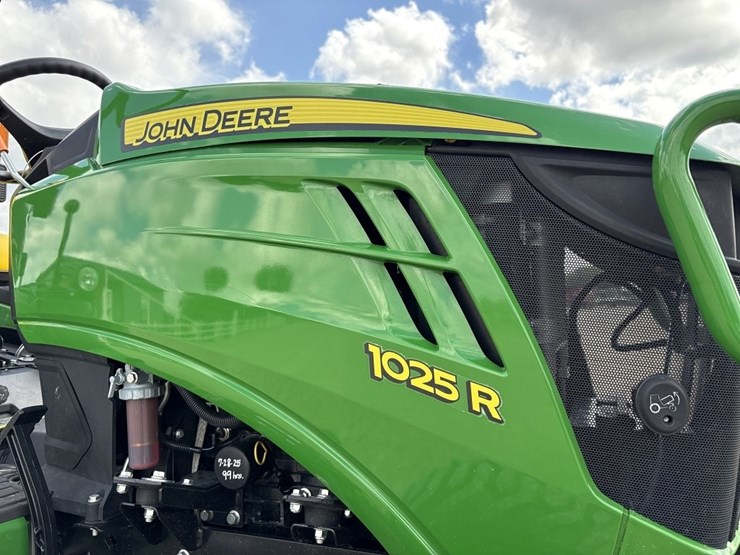 john-deere-1025r-image-12