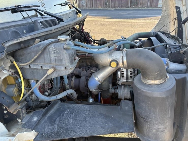 2001-freightliner-dump-truck-image-8