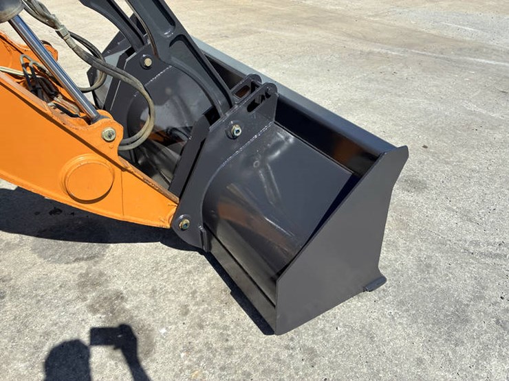 2019-case-580sn-image-50