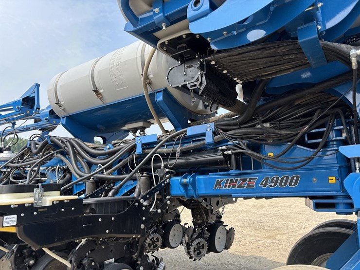kinze-4900-image-40