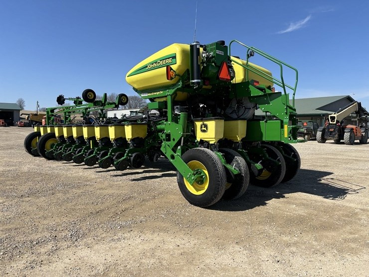 2017-john-deere-1775nt-image-3
