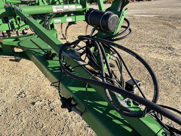 2011-john-deere-2210l-image-10