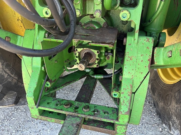 john-deere-8200-image-23