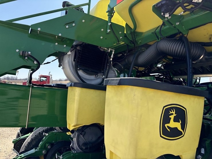 2017-john-deere-1775nt-image-40