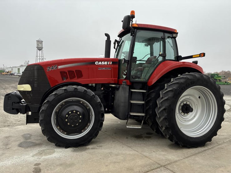 case-ih-magnum-245-image-11