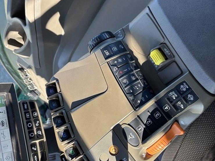 2022-john-deere-8r-280-image-41