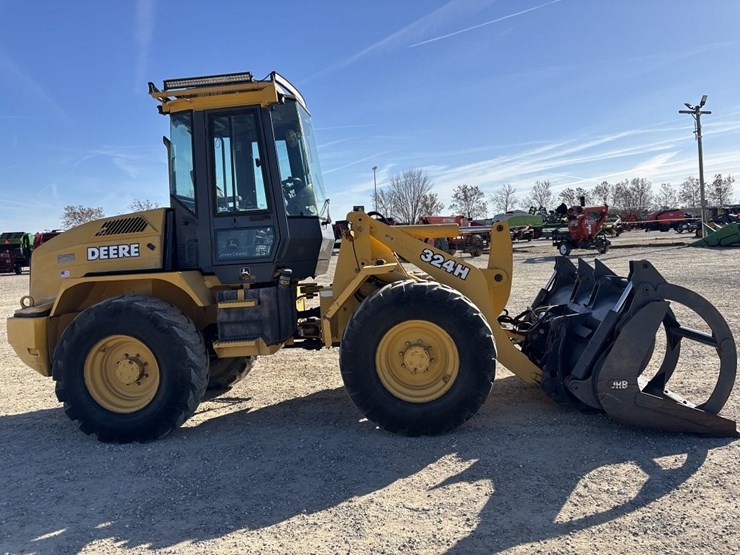 2003-deere-324h-image-6