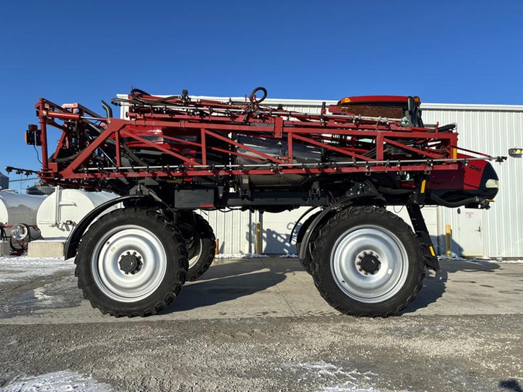 case-ih-patriot-3340-image-4