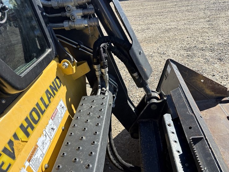 new-holland-c362-image-12