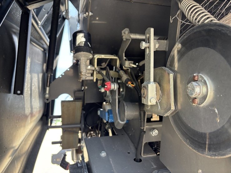 massey-ferguson-rb4180v-image-16