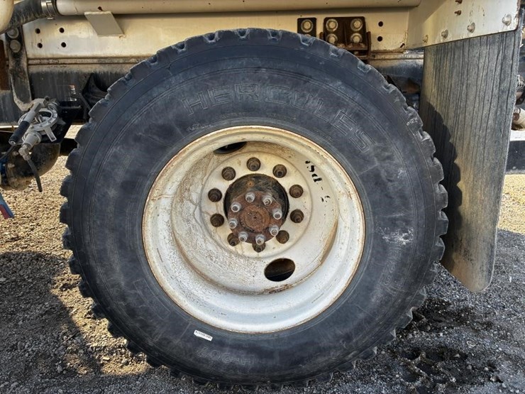 2014-ford-f750-image-22