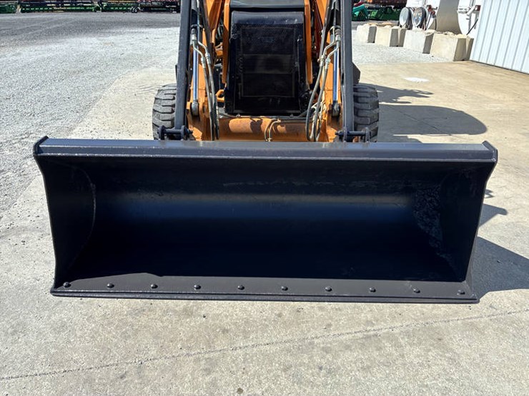 2019-case-580sn-image-12