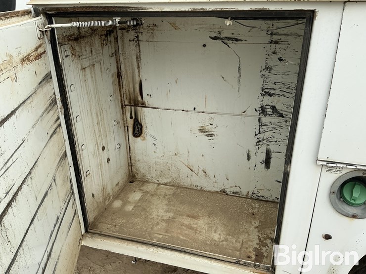 2013-chevrolet-3500-image-19