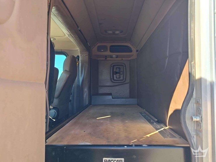 2014-peterbilt-388-image-43