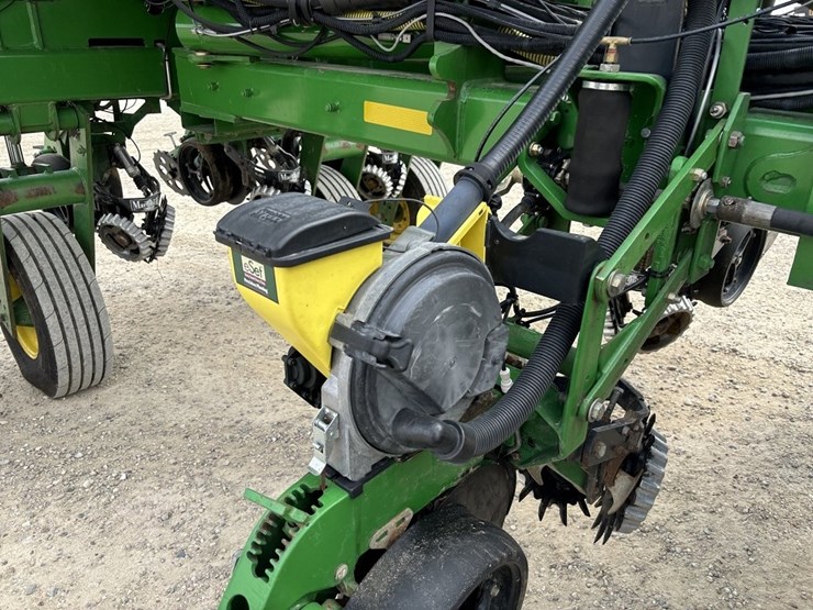 john-deere-1770nt-image-35