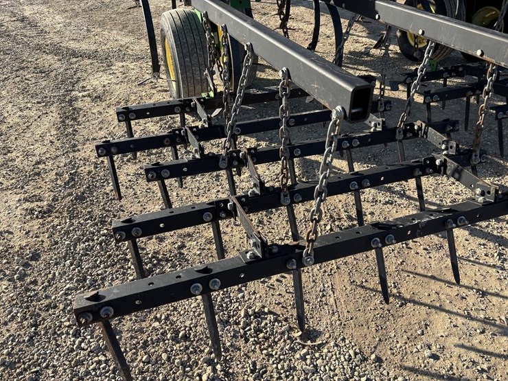 2011-john-deere-2210l-image-27