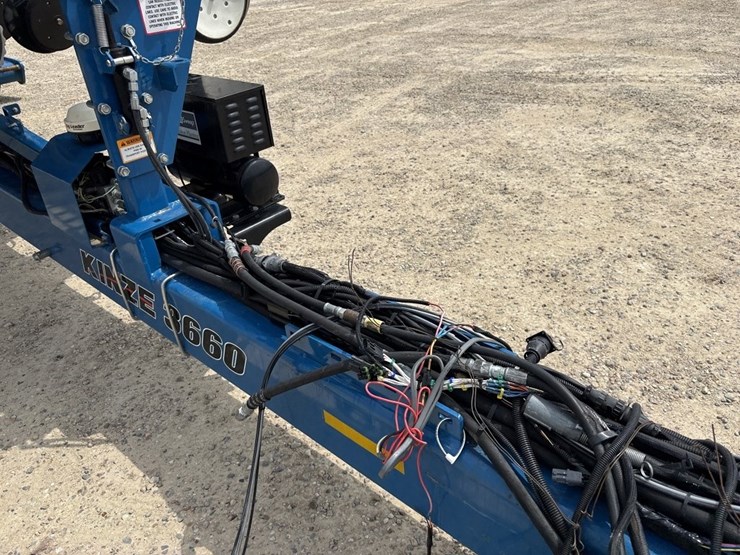 2012-kinze-3660-image-10