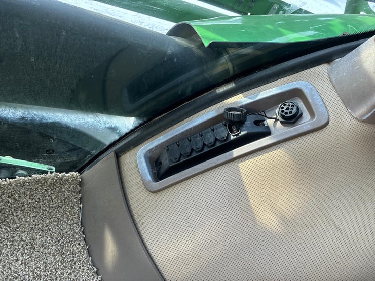 john-deere-r4038-image-94