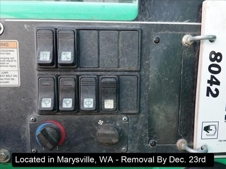 2012-jlg-8042-image-16