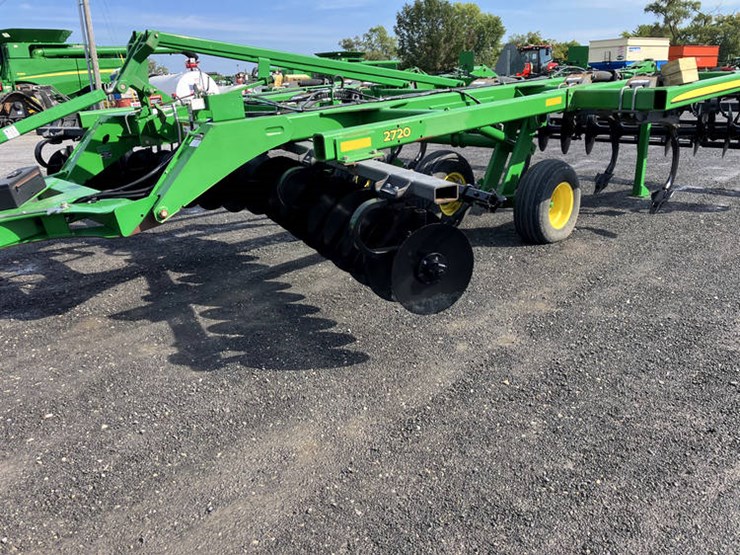 2014-john-deere-2720-image-18