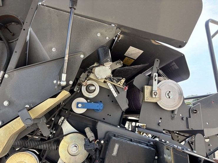 massey-ferguson-rb4180v-image-45