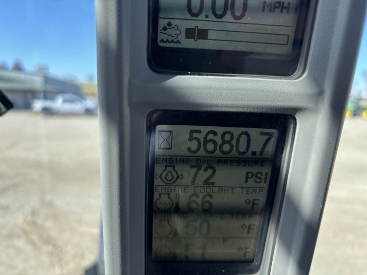 2014-case-ih-340-image-57