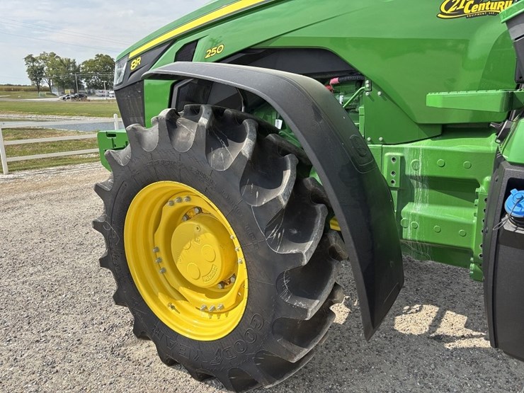 john-deere-8r-250-image-30