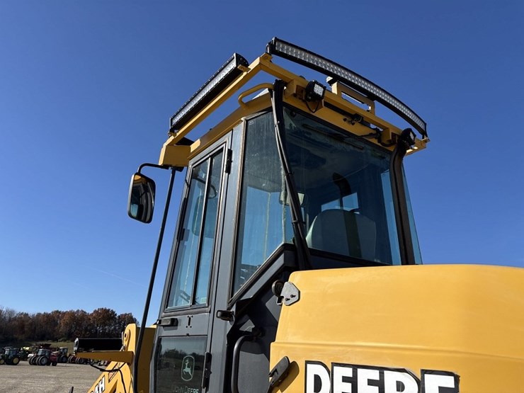 2003-deere-324h-image-27