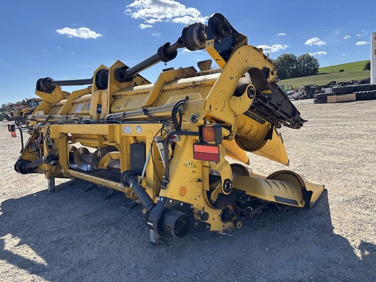 2014-new-holland-9800f-12r30"-corn-head-image-5