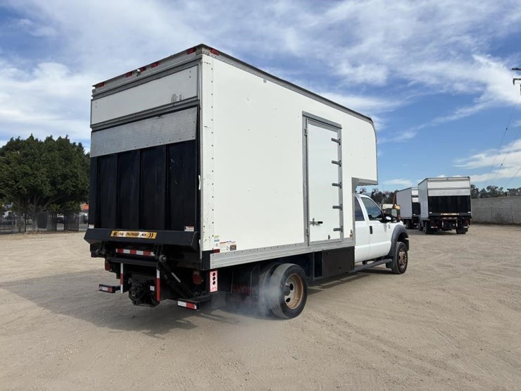 2016-ford-f550-xlt-image-3