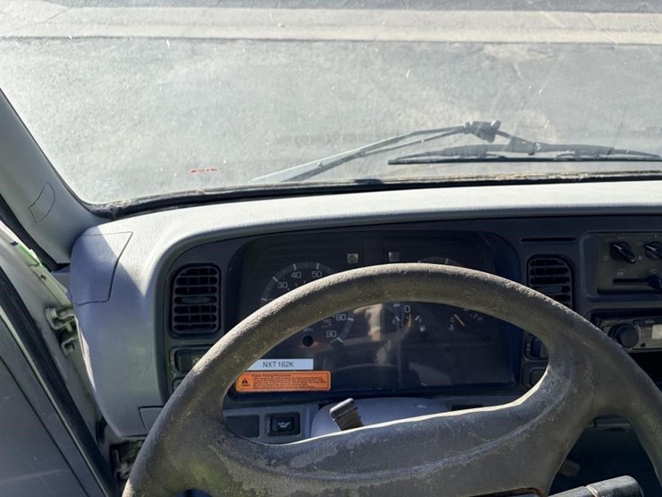 1999-mitsubishi-fuso-box-truck-image-12