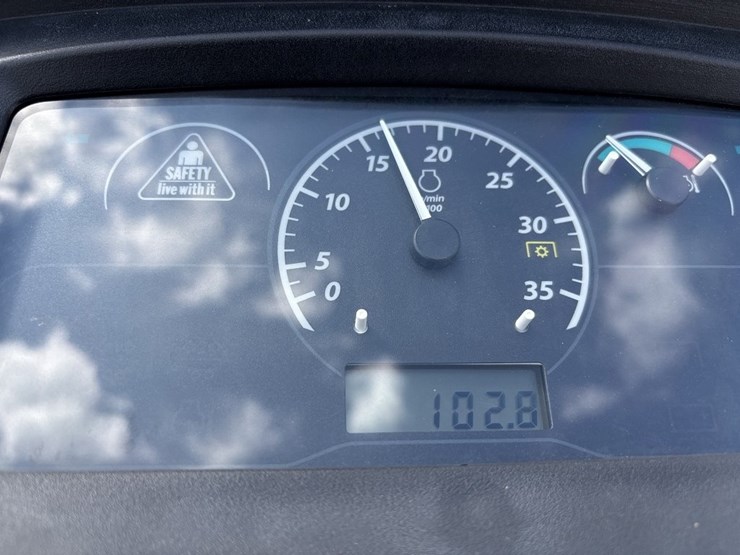 john-deere-1025r-image-40