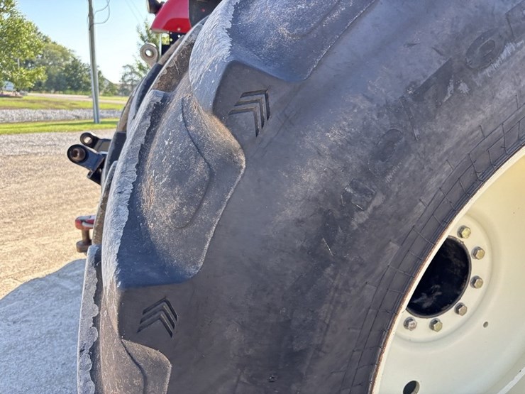 2015-versitle-310-mfwd-tractor-image-17