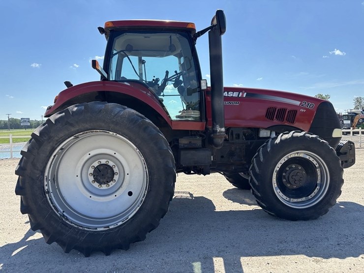 case-ih-magnum-210-cvt-image-6