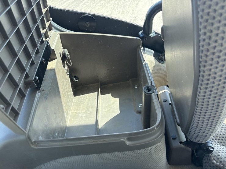 john-deere-7215r-image-47