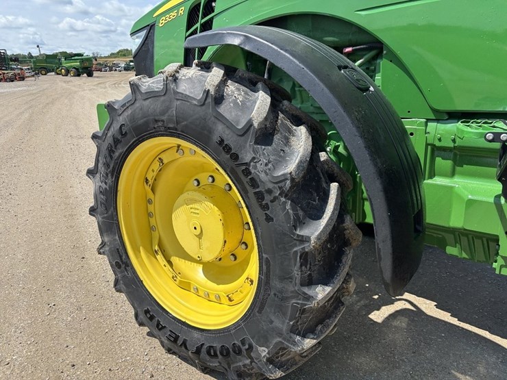 john-deere-8335r-image-34