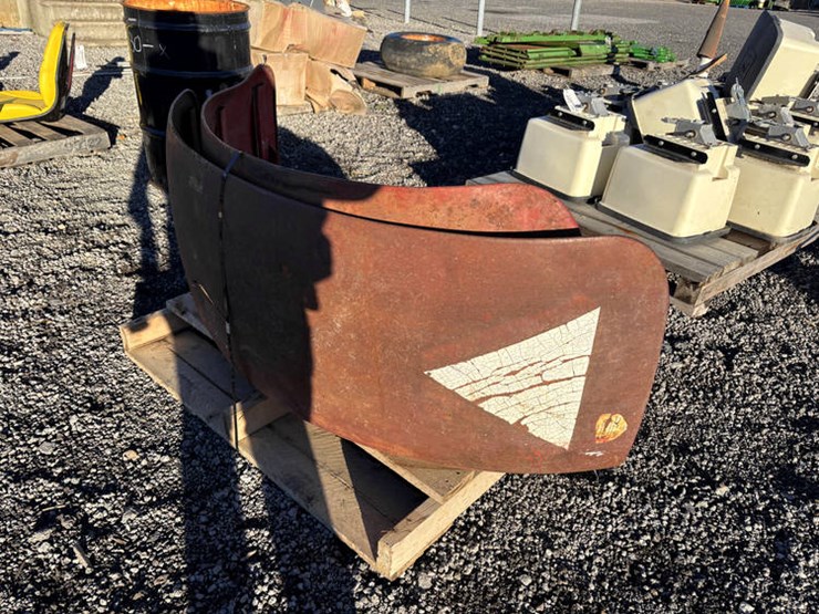 #114538-•-set-of-wheatland-tractor-fenders-image-2