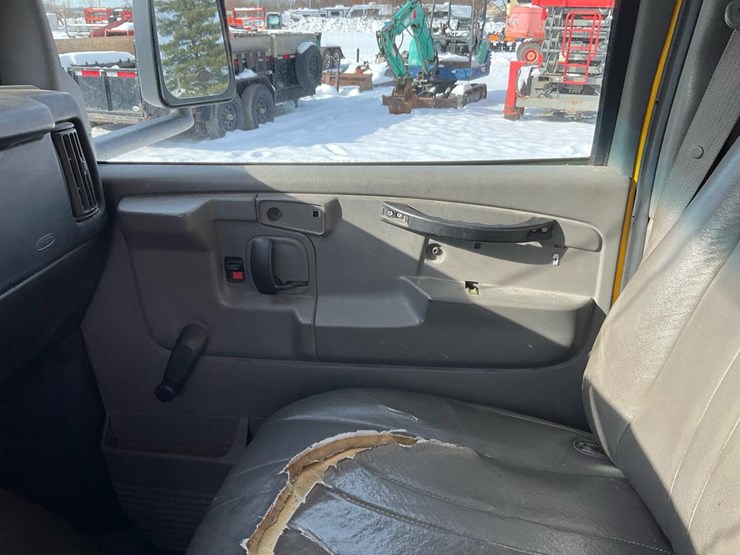 2009-chevrolet-express-3500-image-86