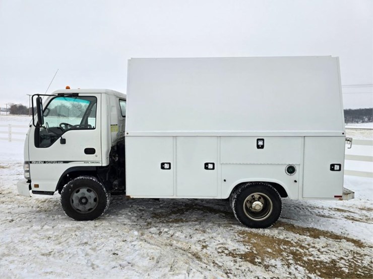 isuzu-npr-hd-image-2