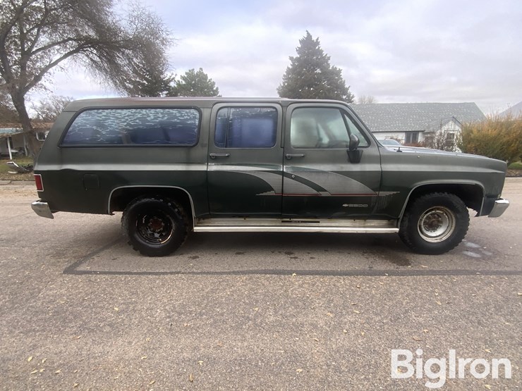 chevrolet-suburban-image-4