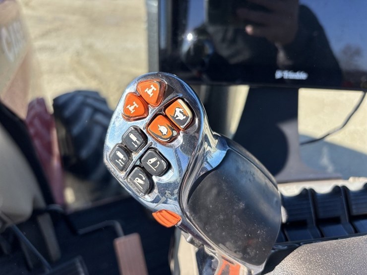 2014-case-ih-340-image-54