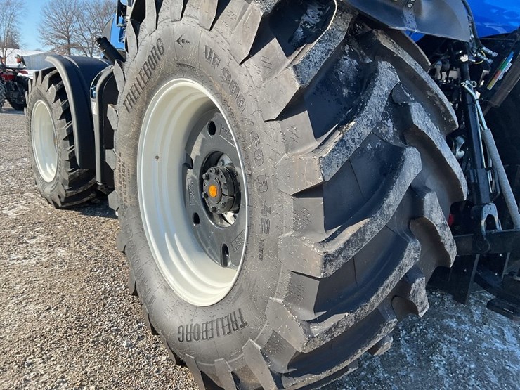 new-holland-t8.435-image-31