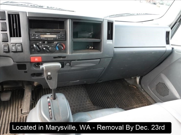 2017-isuzu-nrr-image-11